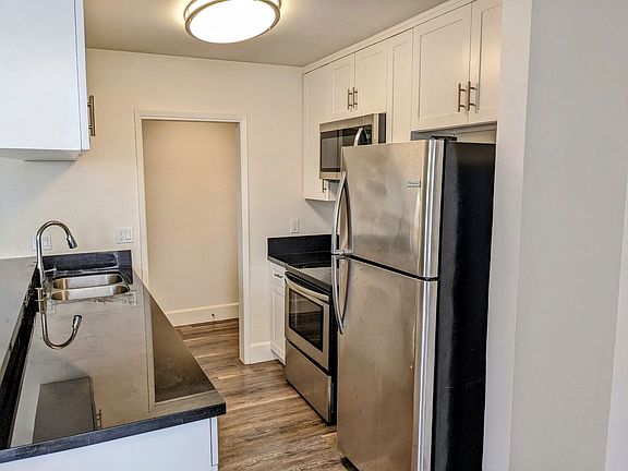 3rd image of 11942 Darlington Ave APT 1