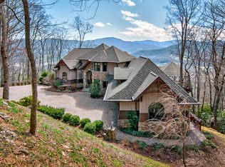 131 Glen Eagle Dr, Waynesville, NC 28786