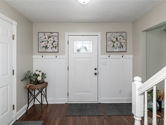 5th image of 210 Holly Dr