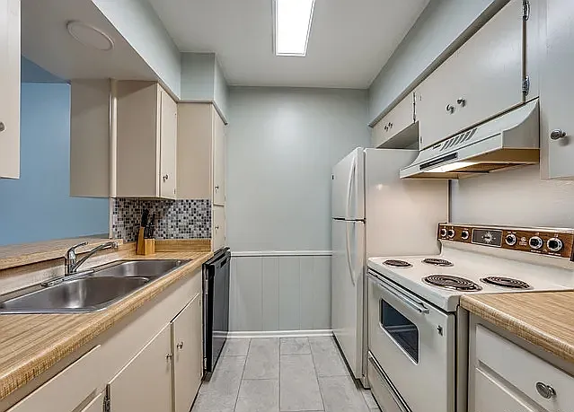 223 W Silver Sands Dr #2 — Photo 5