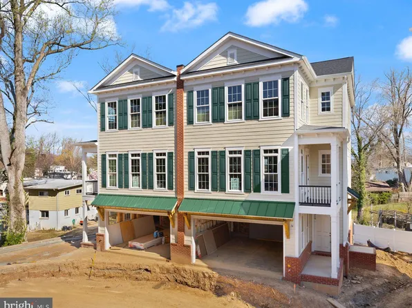 10636 Pocket Pl, Fairfax, VA 22030