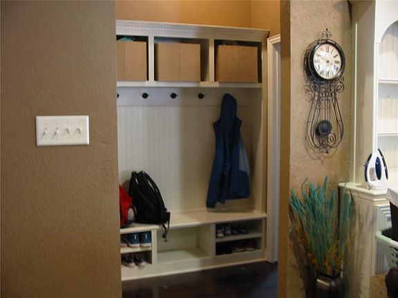 3rd image of 1121 Park Gln