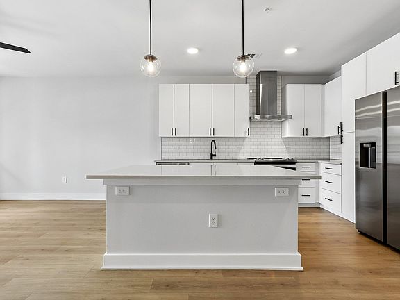 4th image of 3101 Govalle Ave #212