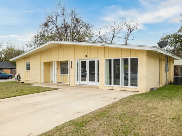 2215 13th St, Brownwood, TX 76801