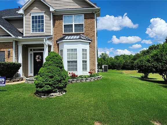 2nd image of 10 Crested Spring Ct