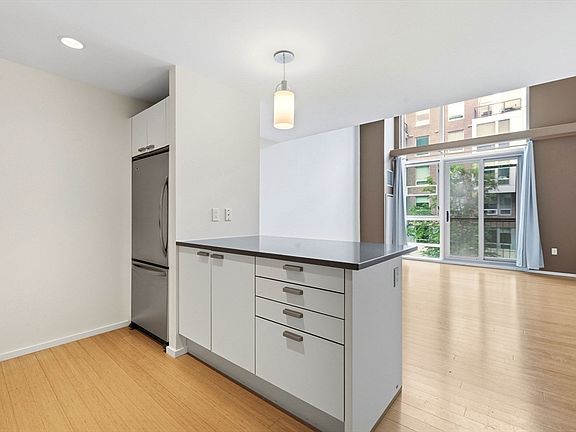 3rd image of 1 Earhart St Unit 309