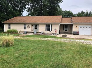 18252 N Livingston Rd, Marshall, IL 62441