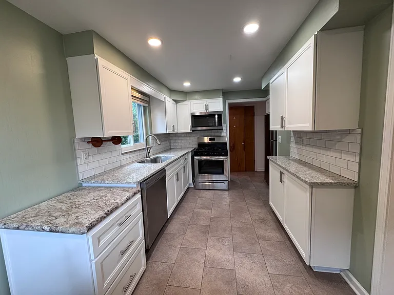 69 Berryman Dr — Photo 9