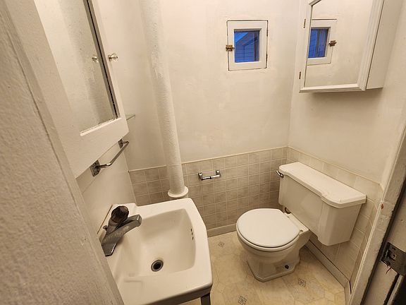 4th image of 483 5th Avenue East N #N