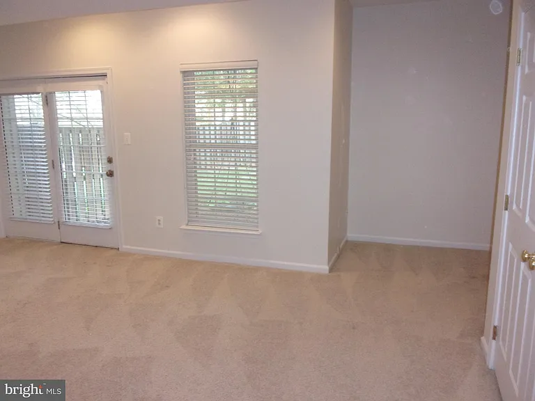 25929 Kirkwood Sq — Photo 36