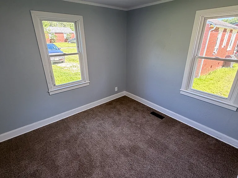 1724 Osage Ave SE — Photo 6