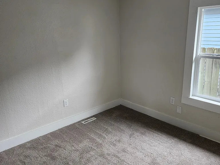 653 N Luett Ave — Photo 10