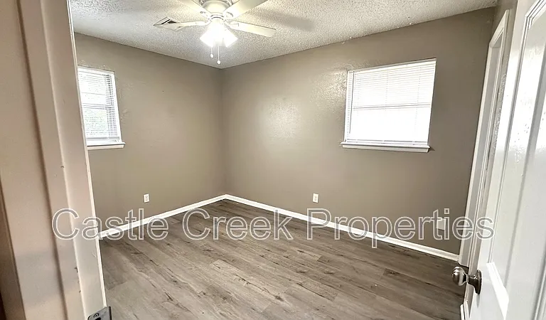 1803 Fox Ave — Photo 7