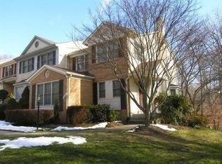 9033 Golden Sunset Ln, Springfield, VA 22153