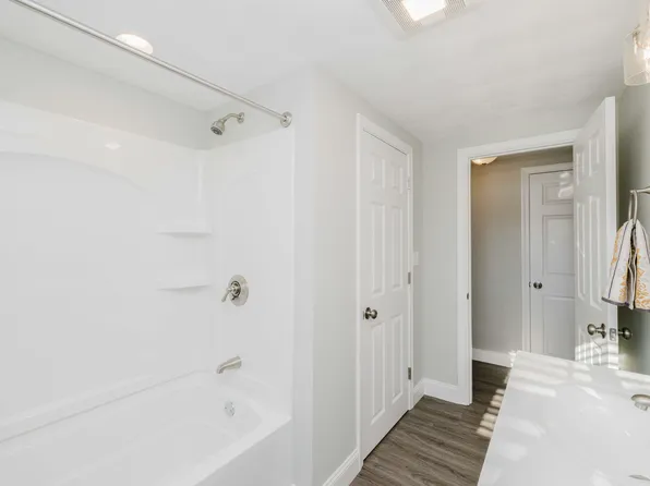 500 Victory Hwy APT 15, North Smithfield, RI 02896