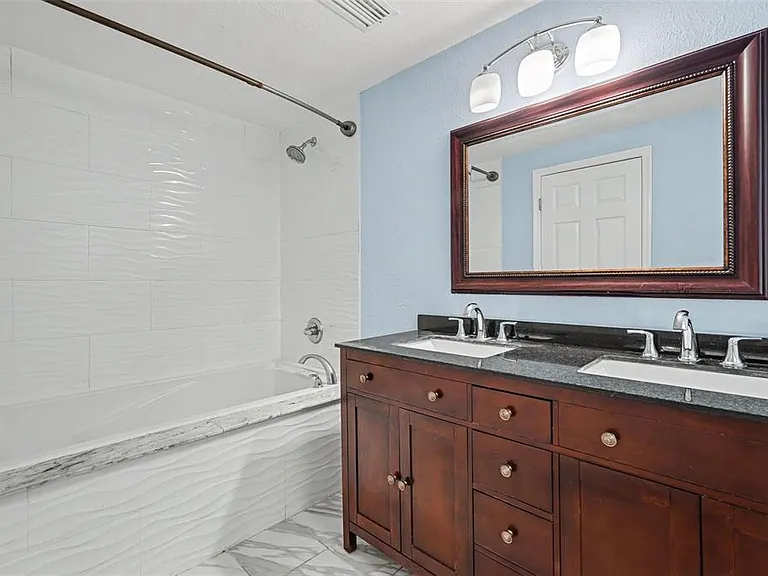 9220 McIntosh Rd — Photo 3