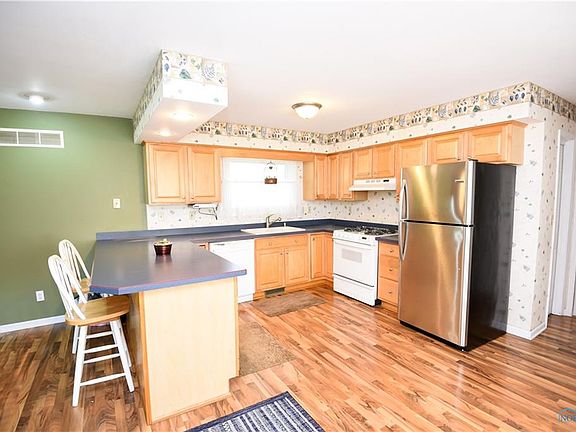 5th image of 502 Oakwood Ln