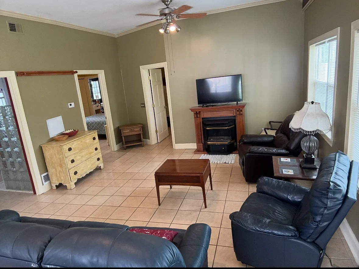 1524 W Pittsburgh St — Photo 3