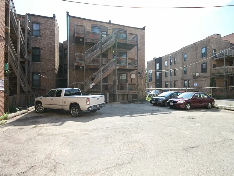 727 W Cornelia Ave #2 — Photo 10