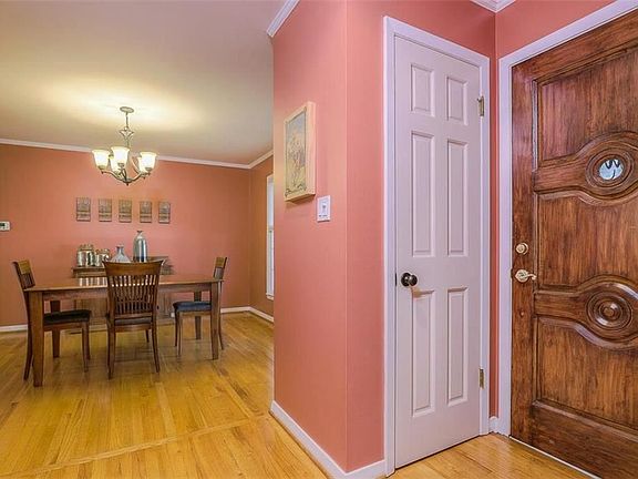 5th image of 8201 Rosewood Dr