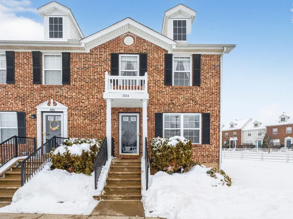 1054 Shady Lake Dr, Columbus, OH 43228