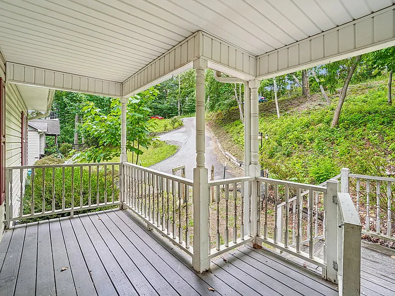 166 Mount Royal Dr — Photo 5