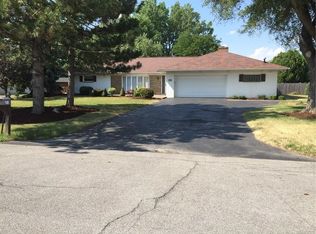 30 Cloverleaf Dr, Depew, NY 14043