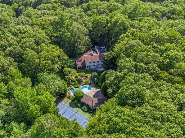5 Severn Ct, East Greenwich, RI 02818