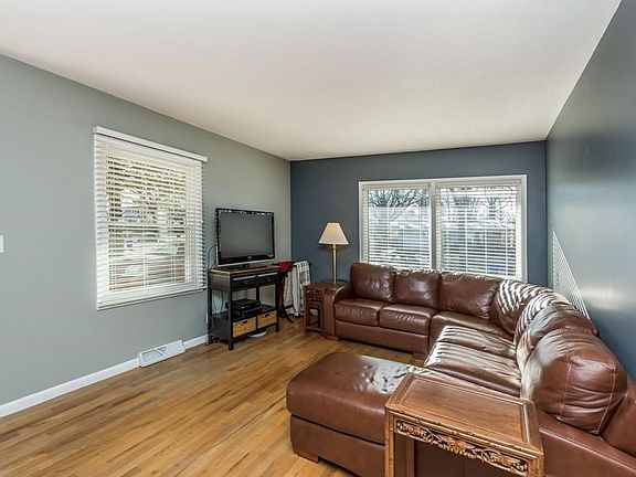 3rd image of 334 Sussex Dr NE