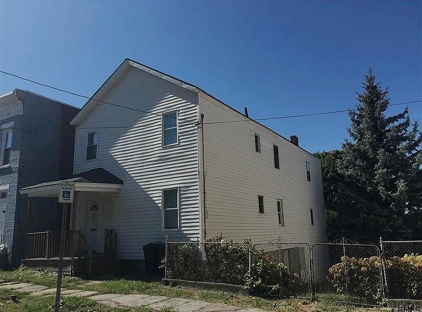 1st image of 98 11th St #1