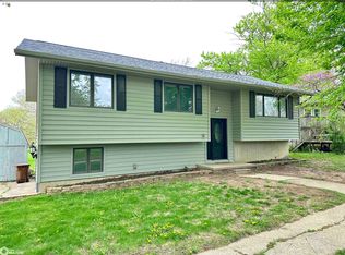 2007 Spring St, Grinnell, IA 50112