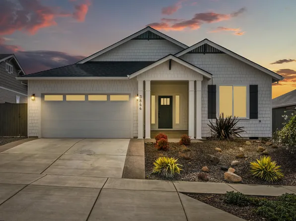 3844 Arena Dr, Medford, OR 97504