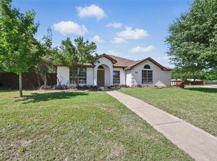 731 High Knoll Dr, Midlothian, TX 76065