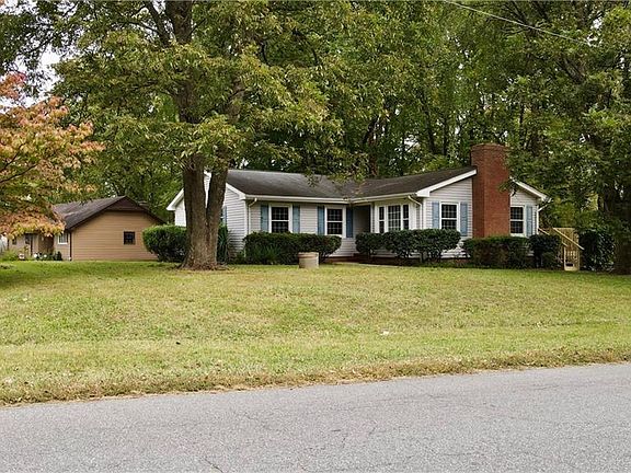 3rd image of 2101 Longbrook Dr