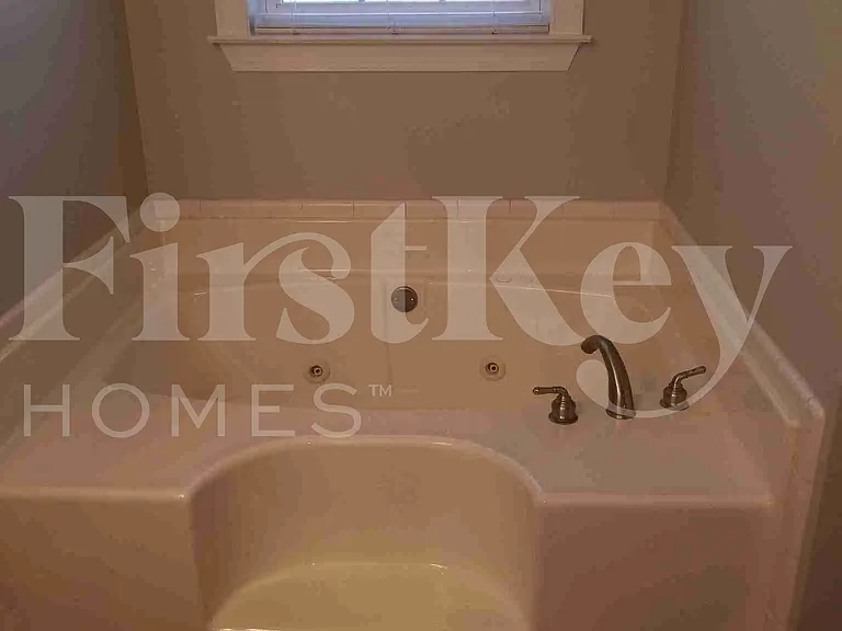 1911 Chestnut Oak Ln — Photo 23