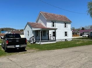 558 Chestnut St, Newcomerstown, OH 43832