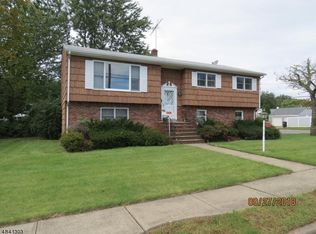60 Raphael Rd, Totowa, NJ 07512