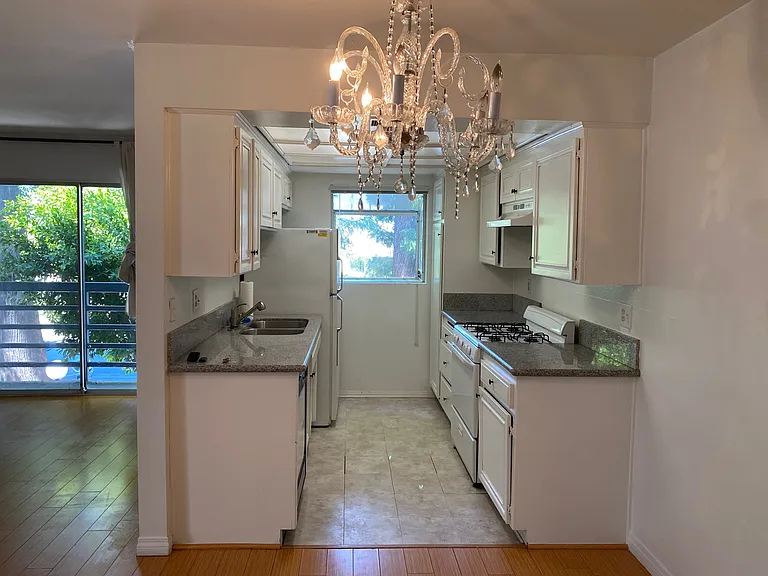 14116 Tiara St #6 — Photo 8