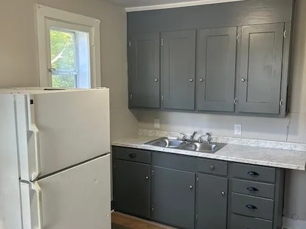 1360 S Arch Ave APT 4, Alliance, OH 44601