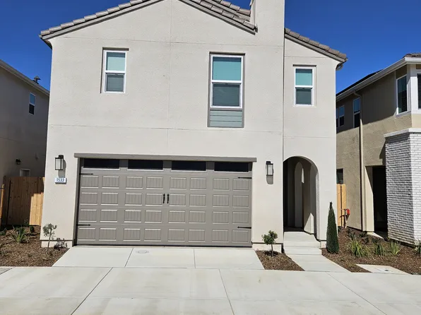 1533 Foxhill Ln, Clovis, CA 93619