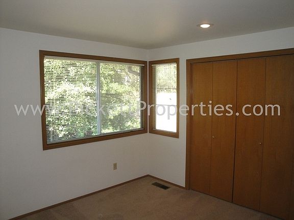5th image of 12404 Skymont Pl NW