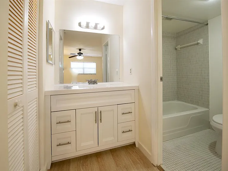6061 N Falls Circle Dr #402 — Photo 15