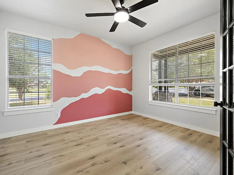 502 Sherwood Ct — Photo 4