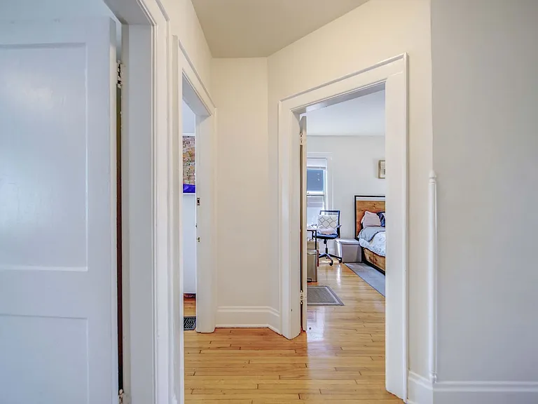 2405 Summit St — Photo 26