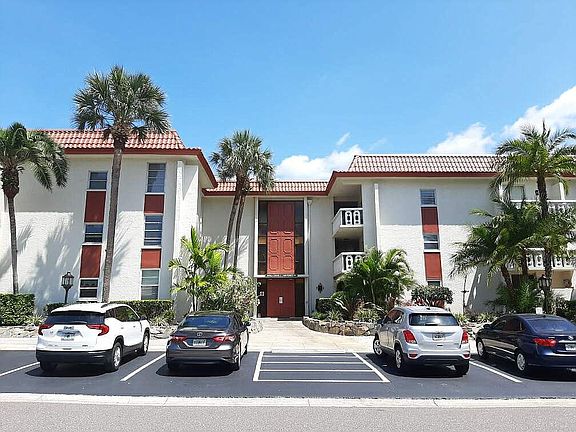 2nd image of 1009 Pearce Dr Unit 105