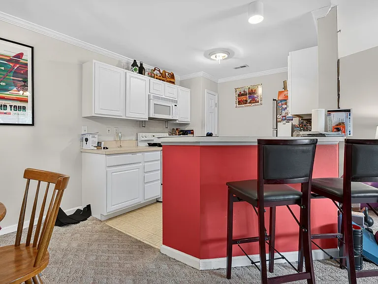 215 S Knollwood Dr — Photo 7
