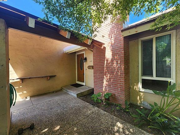 3rd image of 267 Los Palmos Way