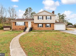 206 Greenwood Dr, Petersburg, VA 23805