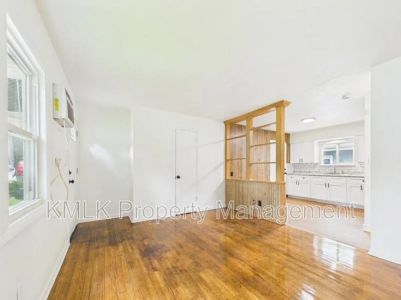 2 bed, 1.0 bath, 720 sqft, $1,100 — Photo 4