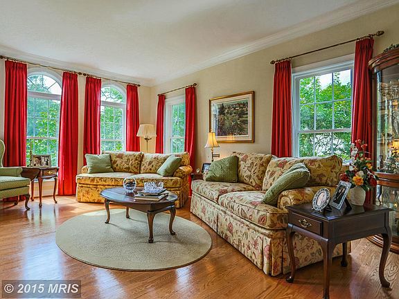 4th image of 9408 Brambly Ln
